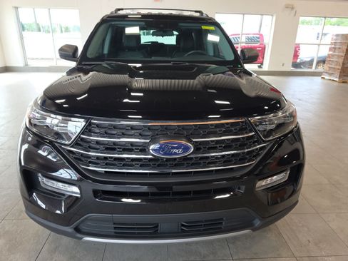 Used 2024 Ford Explorer XLT w/ Equipment Group 202A AWD/4WD image 4