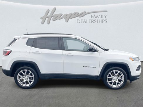 Certified 2023 Jeep Compass Latitude image 2
