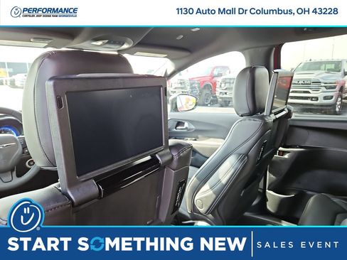 New 2026 Chrysler Pacifica Select image 16