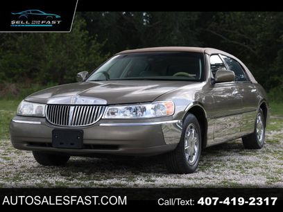Used 2001 Lincoln Town Car Signature