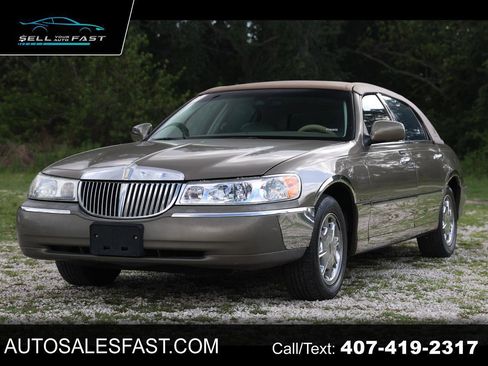Used 2001 Lincoln Town Car Signature RWD image 1