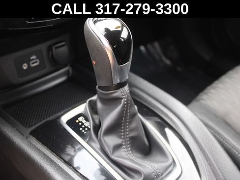 Used 2019 Nissan Rogue S AWD/4WD image 36