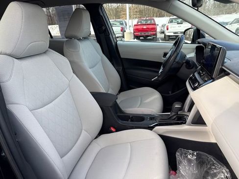 Used 2023 Toyota Corolla Cross LE image 12