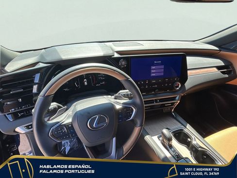 Used 2025 Lexus RX 350 Premium w/ Accessory Package (Z1) FWD image 17
