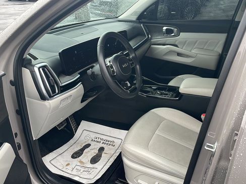 Used 2025 Kia Sorento SX AWD/4WD image 9