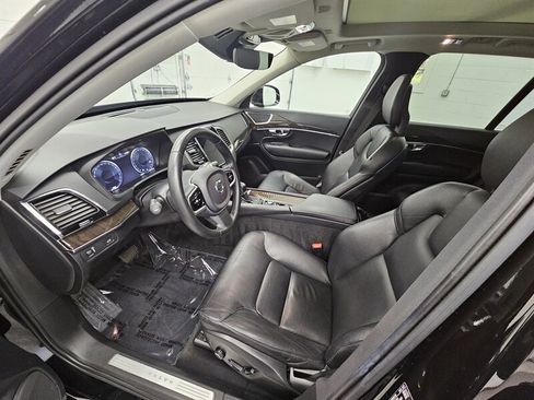 Used 2017 Volvo XC90 T6 Momentum w/ Vision Package image 10