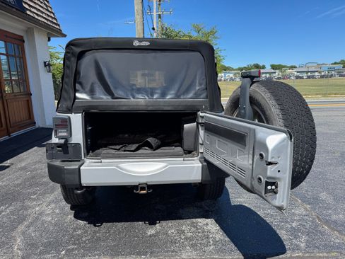 Used 2010 Jeep Wrangler Unlimited Sahara w/ Trailer Tow Group AWD/4WD image 23