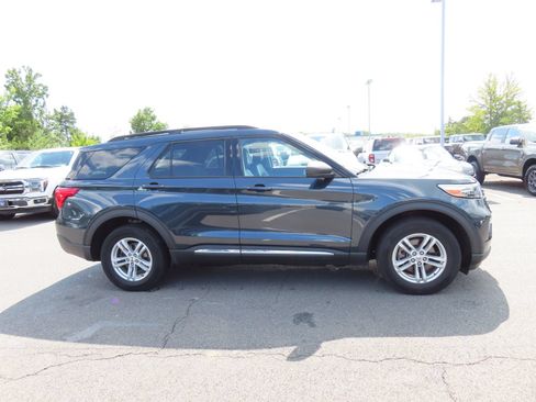 Used 2023 Ford Explorer XLT w/ Equipment Group 202A AWD/4WD image 4