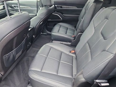 Used 2024 Kia Telluride EX w/ EX Captain's Chair Package image 32
