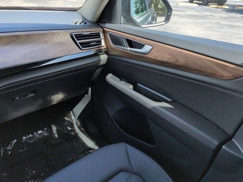 Used 2025 Volkswagen Atlas SE FWD image 16