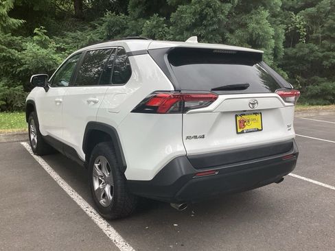 Used 2023 Toyota RAV4 XLE AWD/4WD image 9