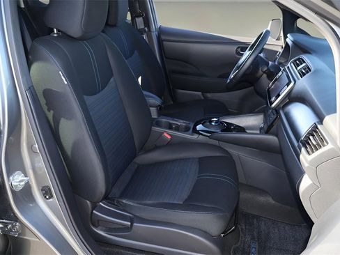 Used 2022 Nissan Leaf SV w/ SV Technology Package image 14