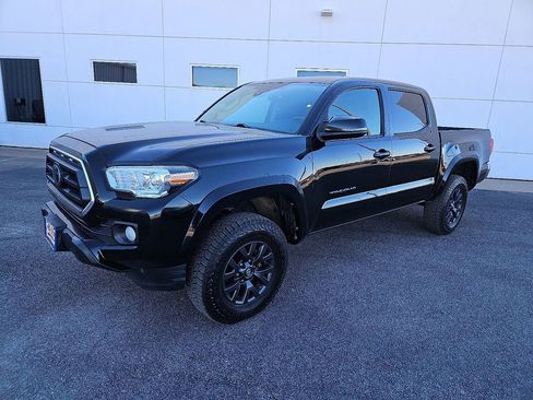 Used 2020 Toyota Tacoma SR5 image 2
