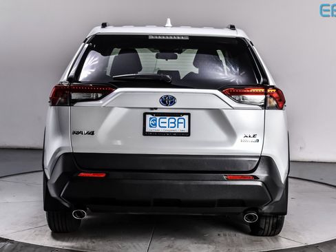 Used 2024 Toyota RAV4 XLE Premium image 5