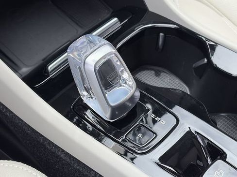 Certified 2023 Volvo XC40 B5 Ultimate w/ Climate Package AWD/4WD image 29