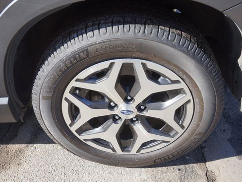 Used 2023 Subaru Forester Premium image 9