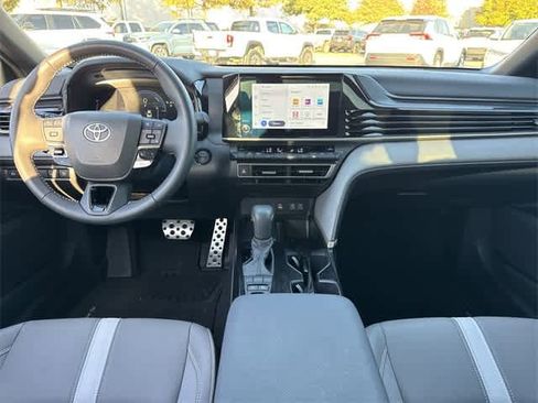 Used 2025 Toyota Camry SE image 17