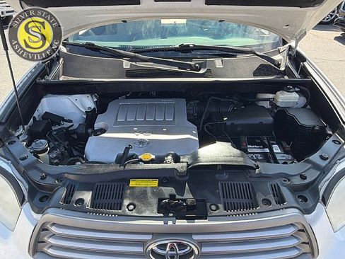 Used 2010 Toyota Highlander SE image 29