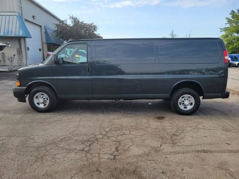 Used 2017 Chevrolet Express 3500 Extended RWD image 3