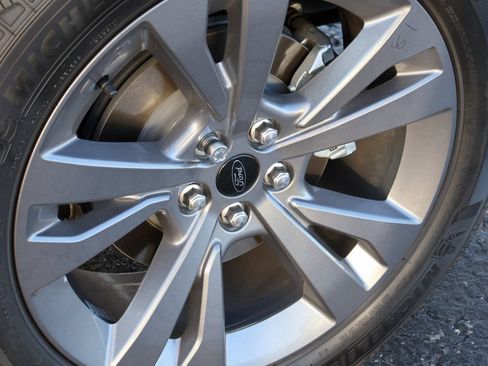 Used 2025 Ford Explorer Active w/ Active Comfort Package image 24