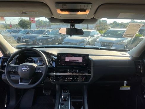 Used 2026 Nissan Pathfinder SV AWD/4WD image 22