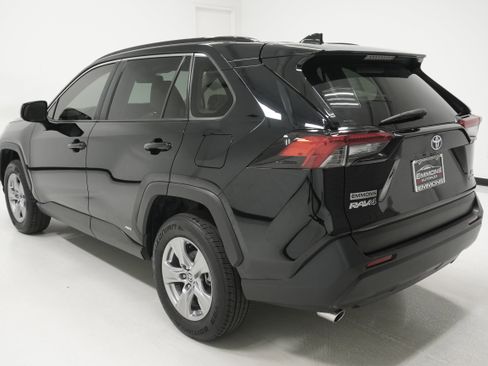 Used 2022 Toyota RAV4 LE image 6