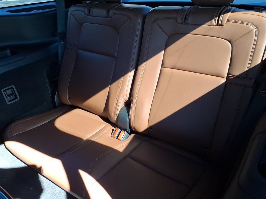 Used 2021 Lincoln Aviator Reserve w/ Equipment Group 208A AWD/4WD image 9