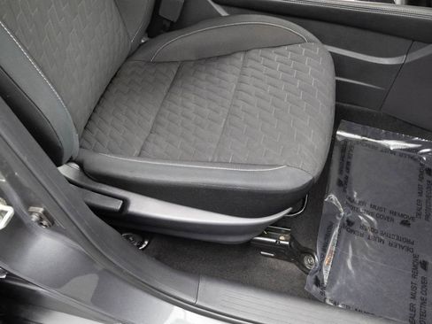 Used 2021 Nissan Kicks SV image 32