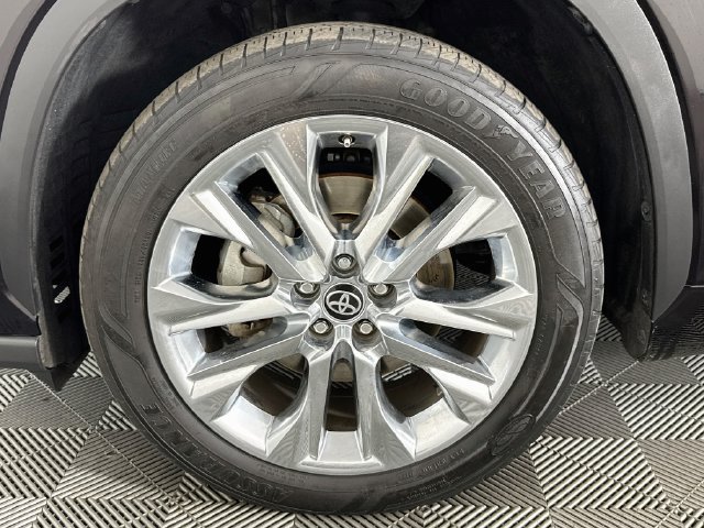 Used 2022 Toyota Highlander Limited FWD image 39