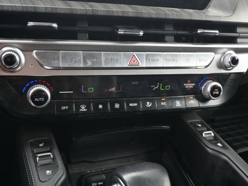 Used 2023 Kia Telluride EX w/ EX Captain's Chair Package FWD image 16