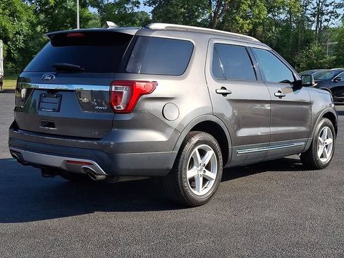 Used 2016 Ford Explorer XLT w/ Equipment Group 202A AWD/4WD image 9