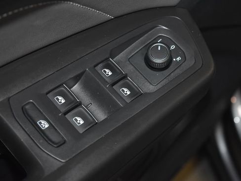 Used 2023 Volkswagen Atlas Cross Sport SE w/ Panoramic Sunroof Package image 5