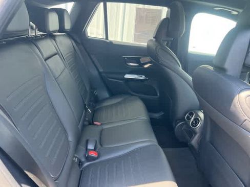 Used 2026 Mercedes-Benz GLC 300 image 23