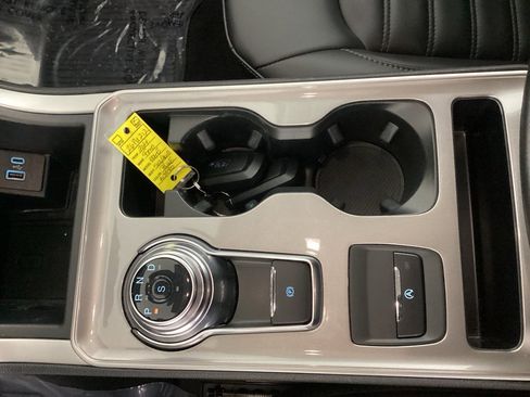 Used 2024 Ford Edge SEL w/ Convenience Package image 25