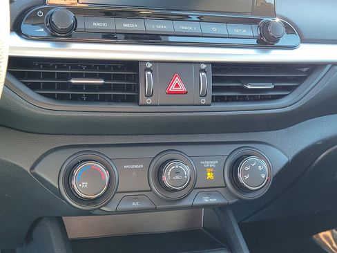 Used 2024 Kia Forte LXS image 27