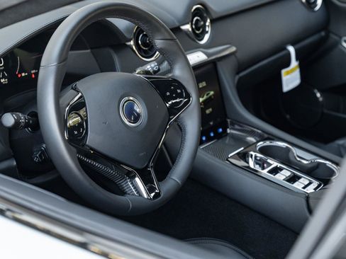 New 2025 Karma Revero Luxury RWD image 10
