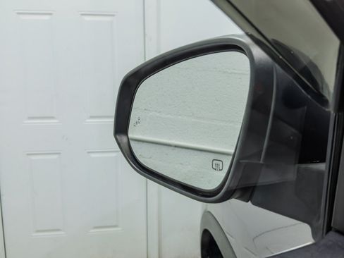 Used 2019 Toyota Highlander XLE AWD/4WD image 13