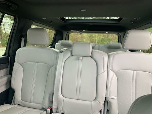 Used 2025 Jeep Wagoneer 4WD w/ Premium Group I image 33