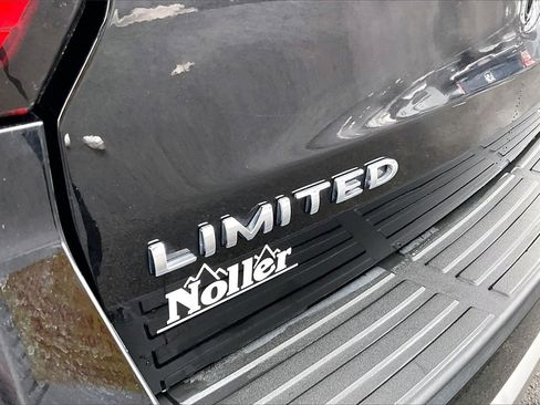 Used 2022 Ford Expedition Limited image 8