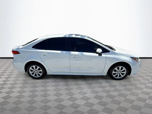 Used 2022 Toyota Corolla LE image 9
