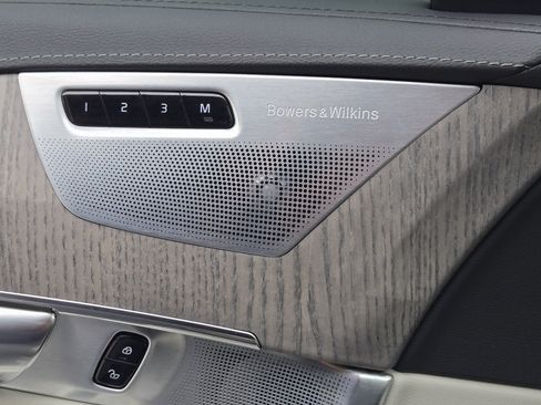 Used 2023 Volvo XC90 T8 Ultimate w/ Lounge Package image 35