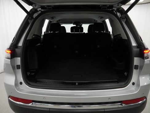 Certified 2022 Jeep Grand Cherokee Laredo w/ Luxury Tech Group I AWD/4WD image 44