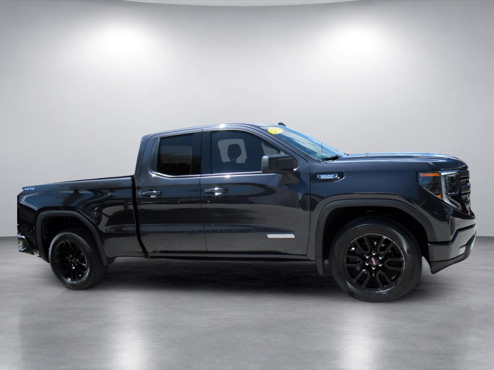 Used 2022 GMC Sierra 1500 Elevation AWD/4WD image 2
