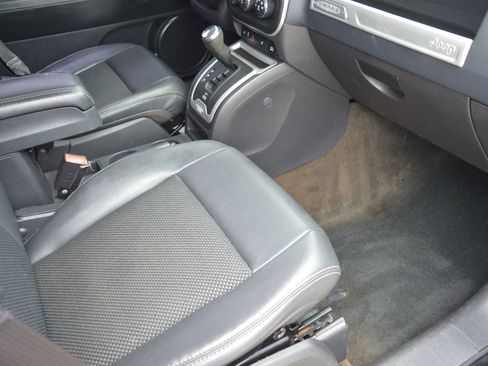 Used 2014 Jeep Compass Latitude FWD image 17