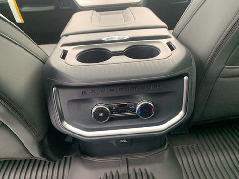 New 2025 Ford Expedition Max Platinum w/ Driver's Package image 27