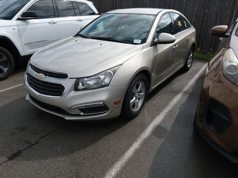 Used 2016 Chevrolet Cruze LT FWD image 4