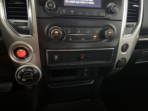 Used 2017 Nissan Titan SV AWD/4WD image 60