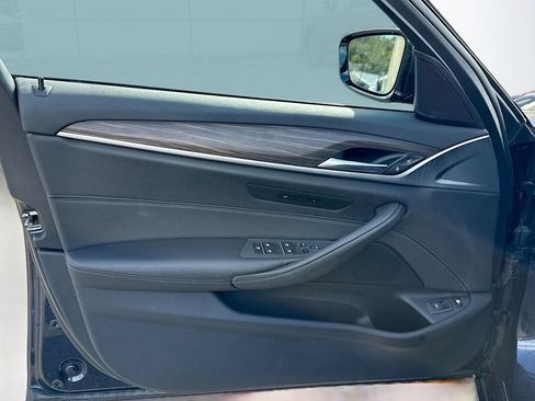 Used 2018 BMW 530e xDrive image 24