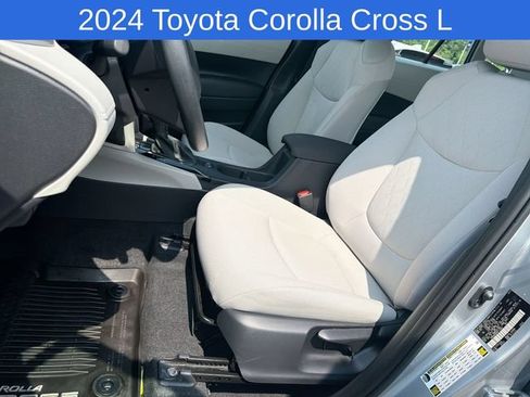 Used 2024 Toyota Corolla Cross L AWD/4WD image 20