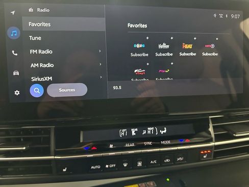 Used 2025 Toyota Sienna XSE image 27